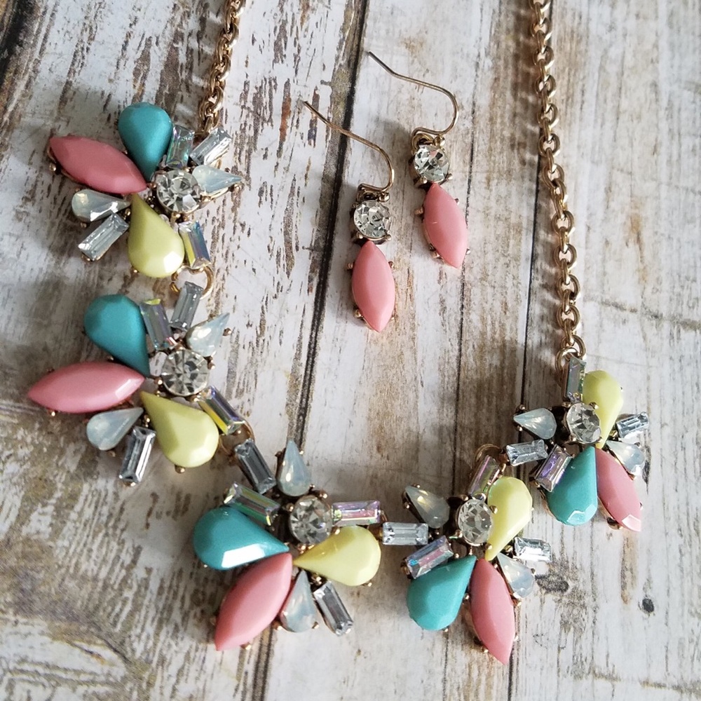 🌞SUMMER SALE🌞 Acrylic statement necklace set